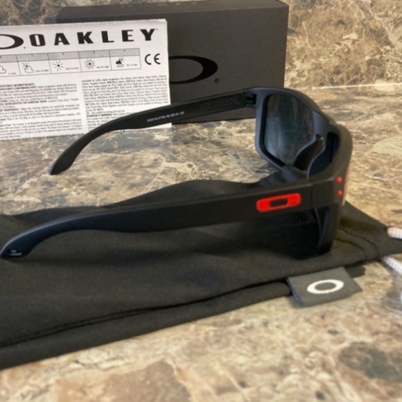 Oakley Holbrook Sunglasses - Picture 4 of 5